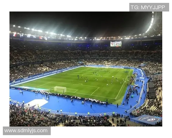 黑人足球明星莫西干的传奇人生与场上风采揭秘