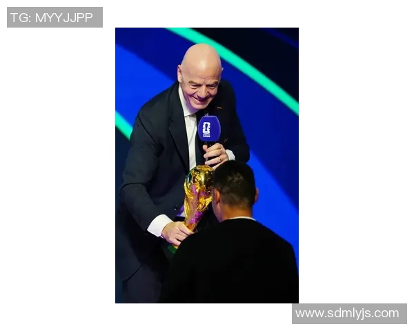 足球明星在美国的首次亮相引发热议球迷期待新赛季精彩表现